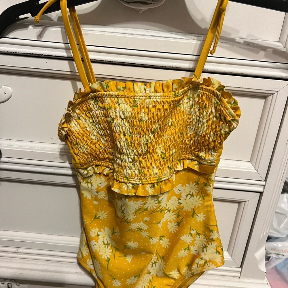 Size 7/8 Cat and Jack really cute swimsuit